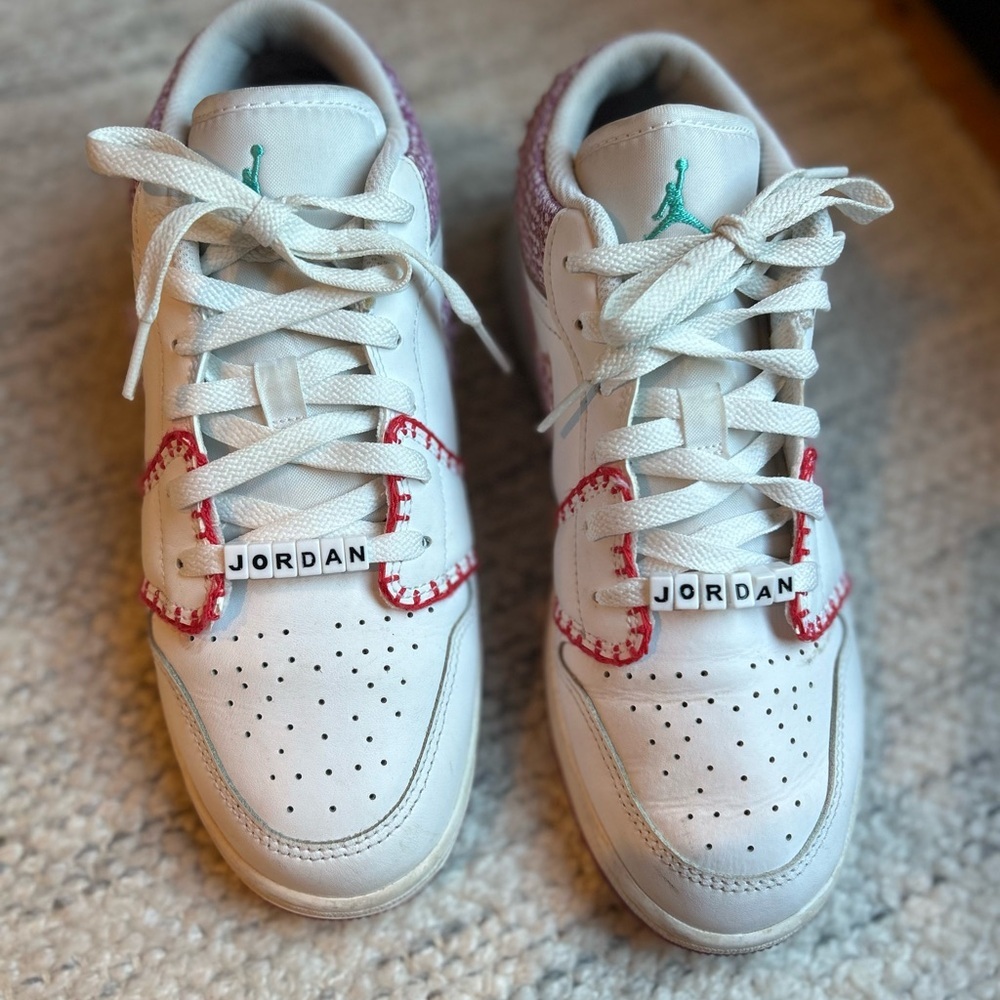 Nike Girls Jordan 1 Low Bordeaux Knit Youth Running Shoes - Picture 13 of 16